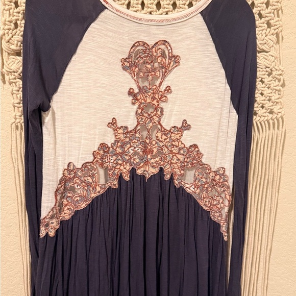 Gimmicks Long Sleeve Top Medium Flowy Embroidery Casual Boho Women’s Blouse - Picture 2 of 3